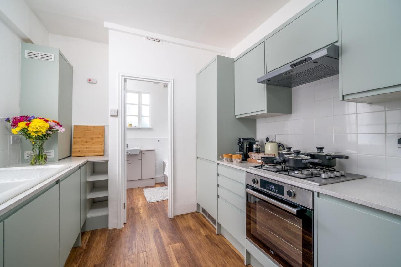 Bright West Hampstead Retreat Apartment ลอนดอน ภายนอก รูปภาพ