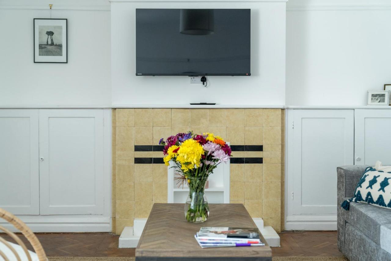 Bright West Hampstead Retreat Apartment ลอนดอน ภายนอก รูปภาพ